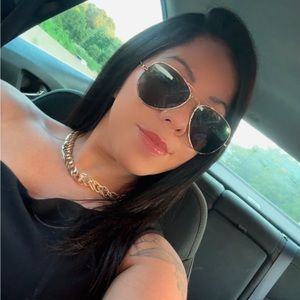 Meet your Posher, Simone